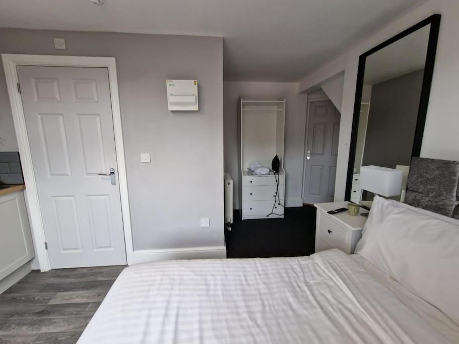 노팅엄 Modern Studio Next To Notts Castle! 아파트 외부 사진